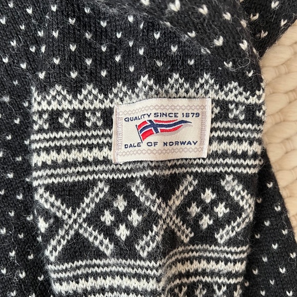 Dale of Norway Women’s Small Wool Cardigan Sweater Navy Fair Isle Ski Snowflake - Picture 3 of 8